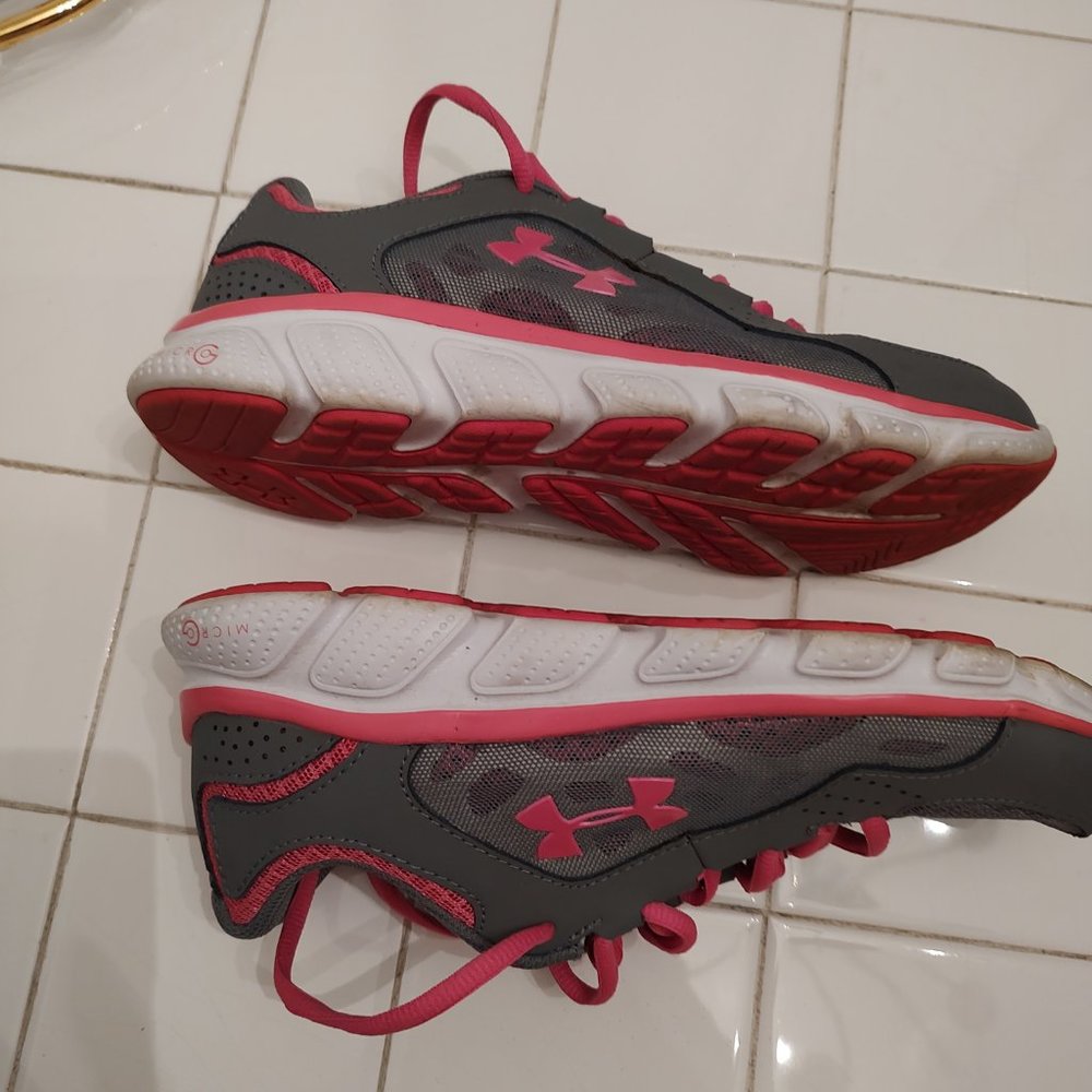 Under armour Micro G Assert IV EUC - Picture 5 of 8